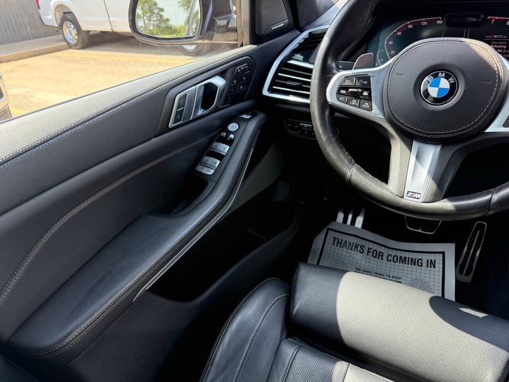 BMW X7 Vehicle Full-screen Gallery Image 22