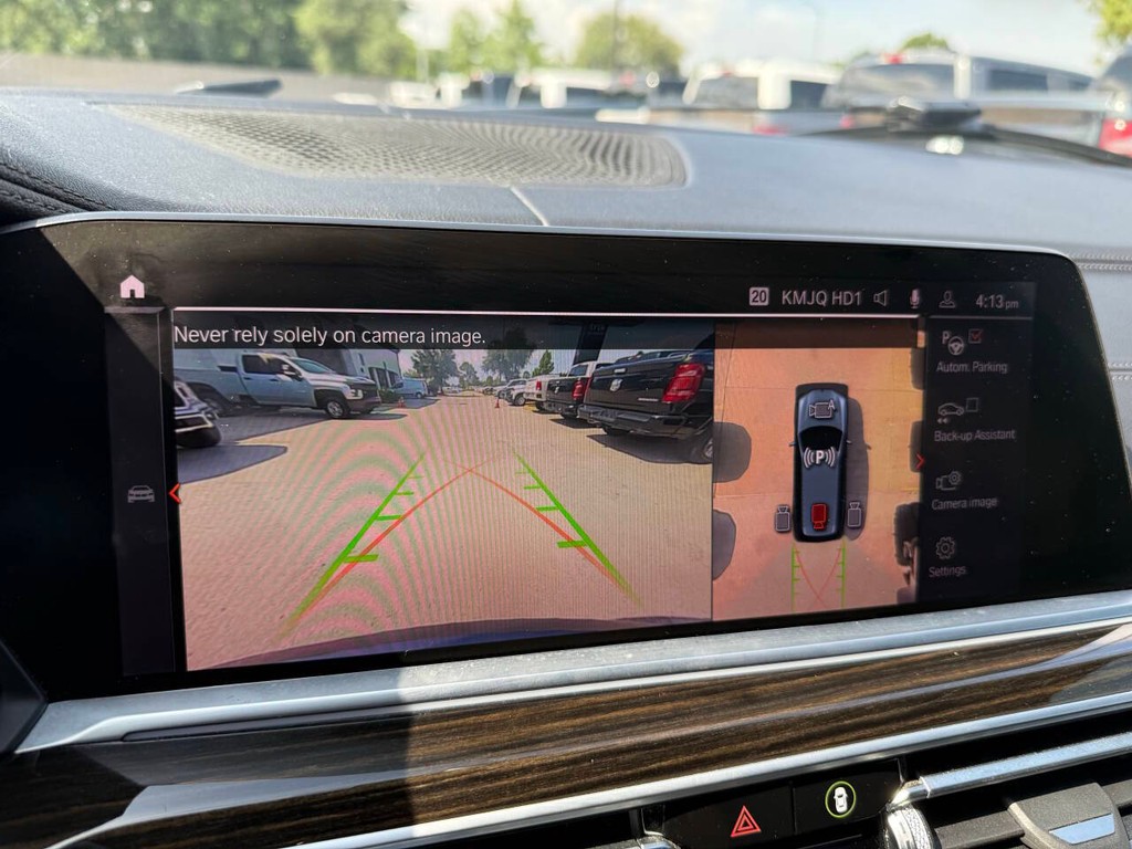 BMW X7 Vehicle Full-screen Gallery Image 27