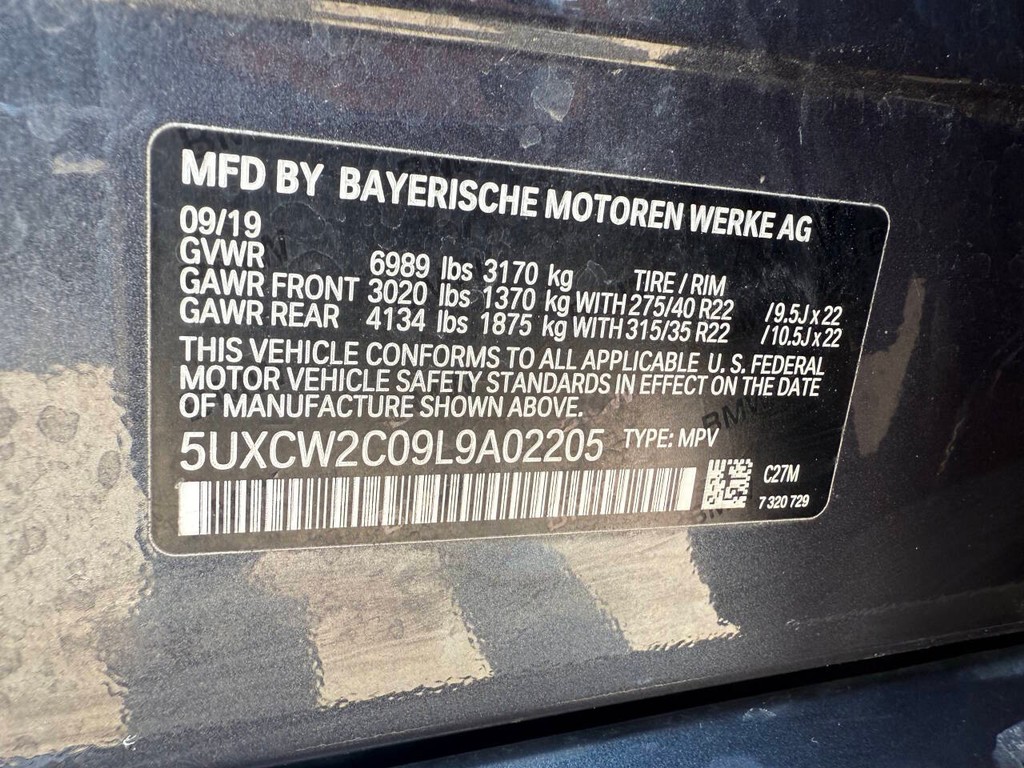 BMW X7 Vehicle Full-screen Gallery Image 35
