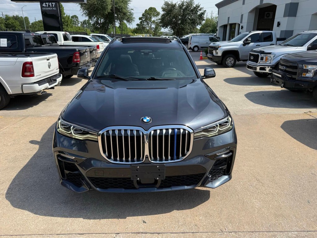 BMW X7 Vehicle Full-screen Gallery Image 44