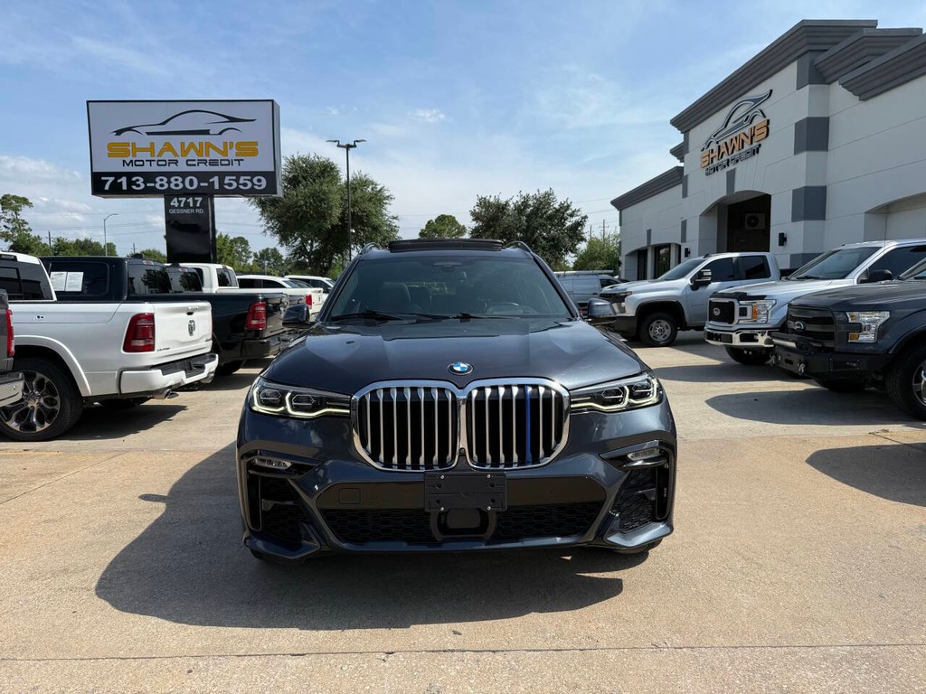 BMW X7 Vehicle Full-screen Gallery Image 45