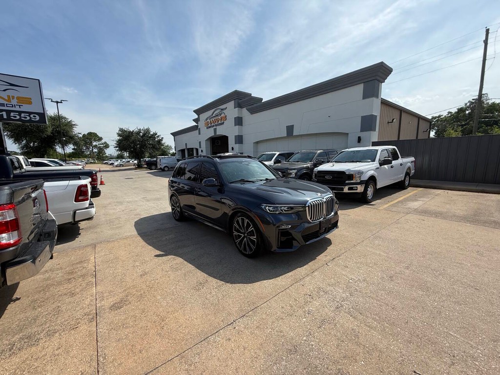 BMW X7 Vehicle Full-screen Gallery Image 48