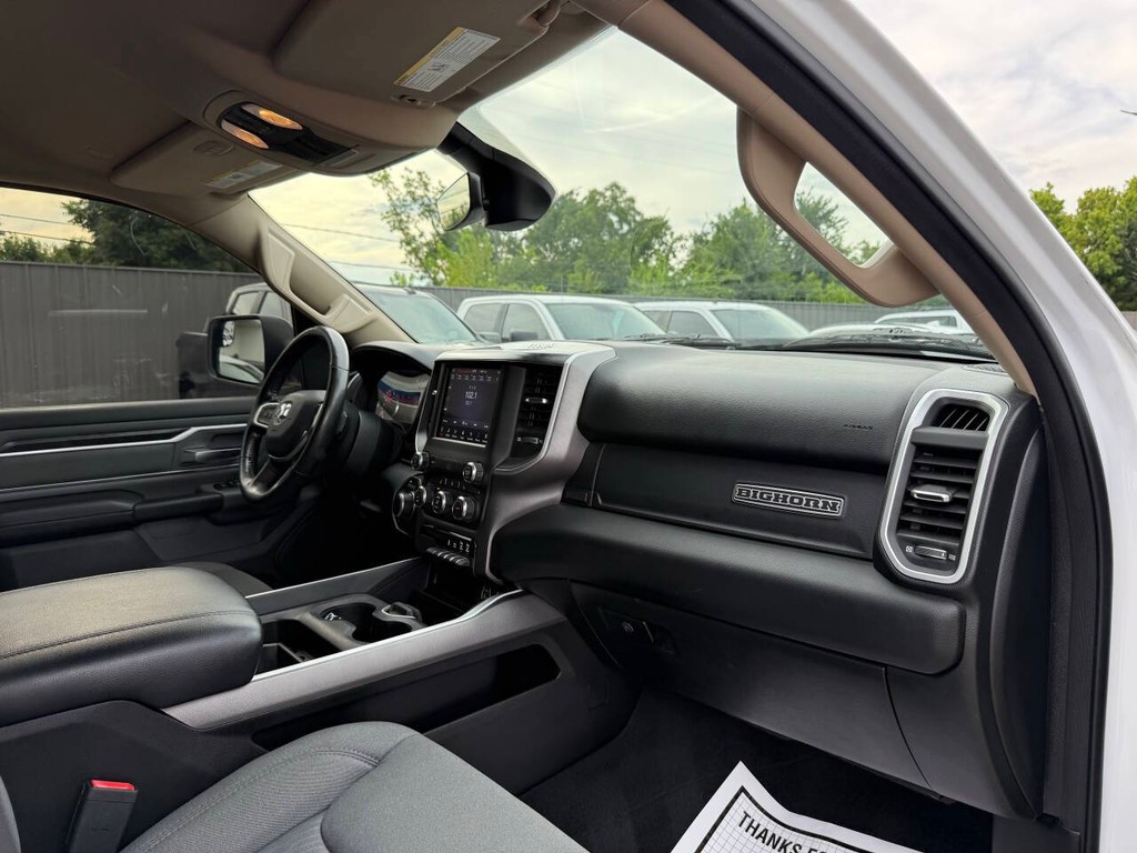 Ram 1500 Vehicle Full-screen Gallery Image 09