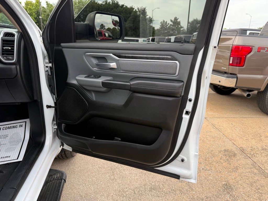 Ram 1500 Vehicle Full-screen Gallery Image 11