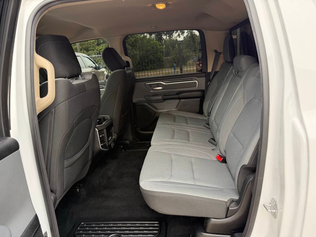 Ram 1500 Vehicle Full-screen Gallery Image 13