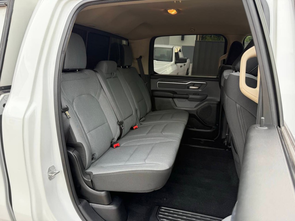 Ram 1500 Vehicle Full-screen Gallery Image 15