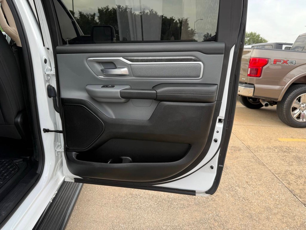 Ram 1500 Vehicle Full-screen Gallery Image 16