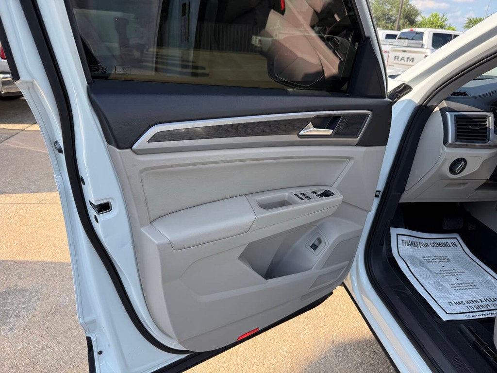 Volkswagen Atlas Vehicle Full-screen Gallery Image 08