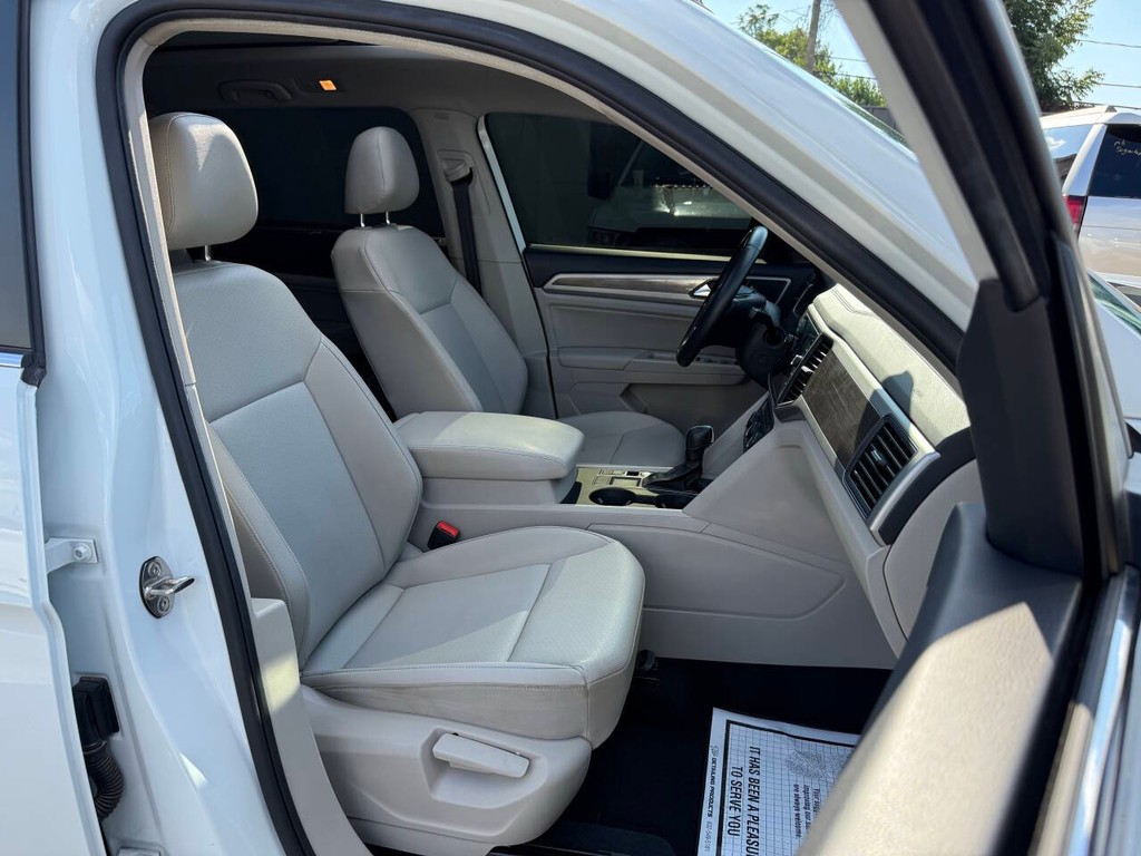 Volkswagen Atlas Vehicle Full-screen Gallery Image 10