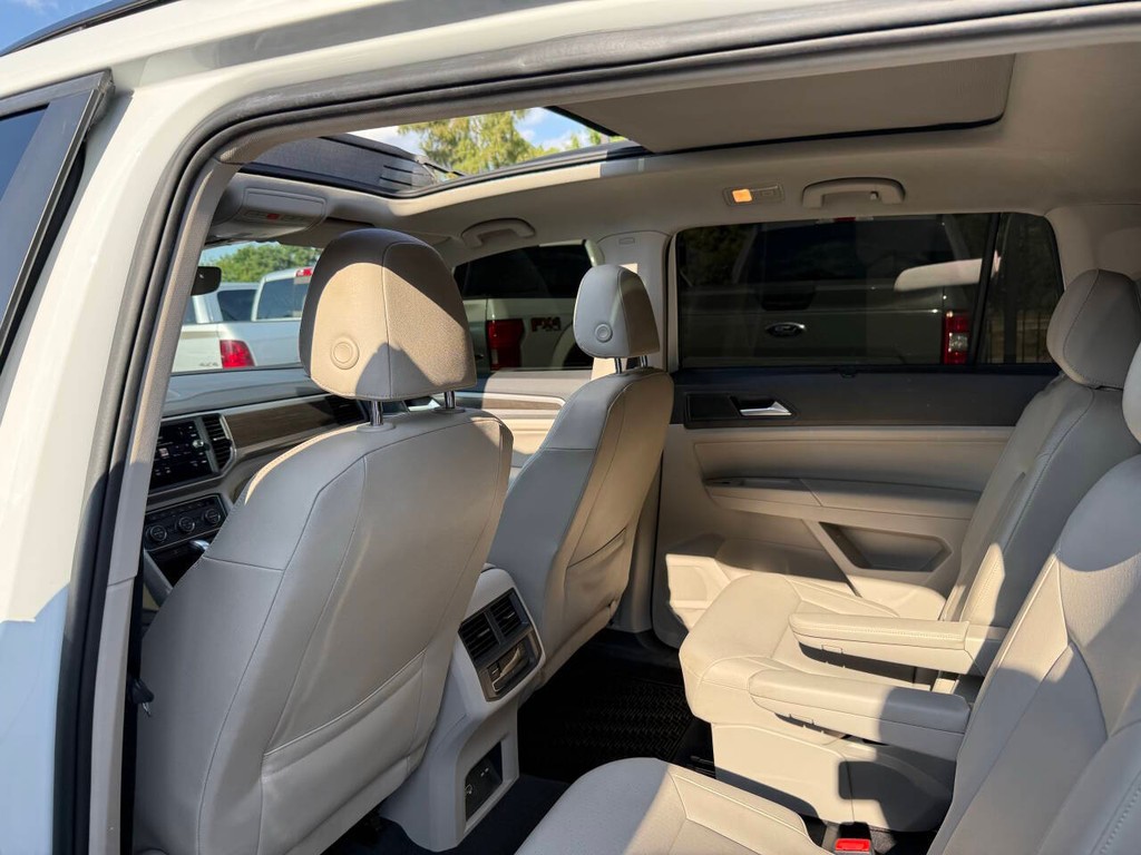 Volkswagen Atlas Vehicle Full-screen Gallery Image 12