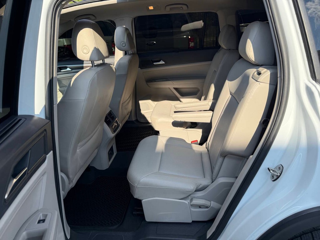 Volkswagen Atlas Vehicle Full-screen Gallery Image 13