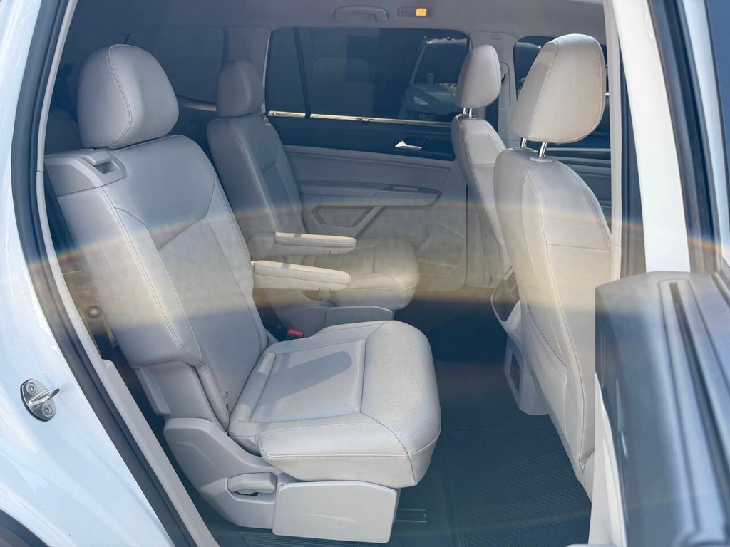 Volkswagen Atlas Vehicle Full-screen Gallery Image 16