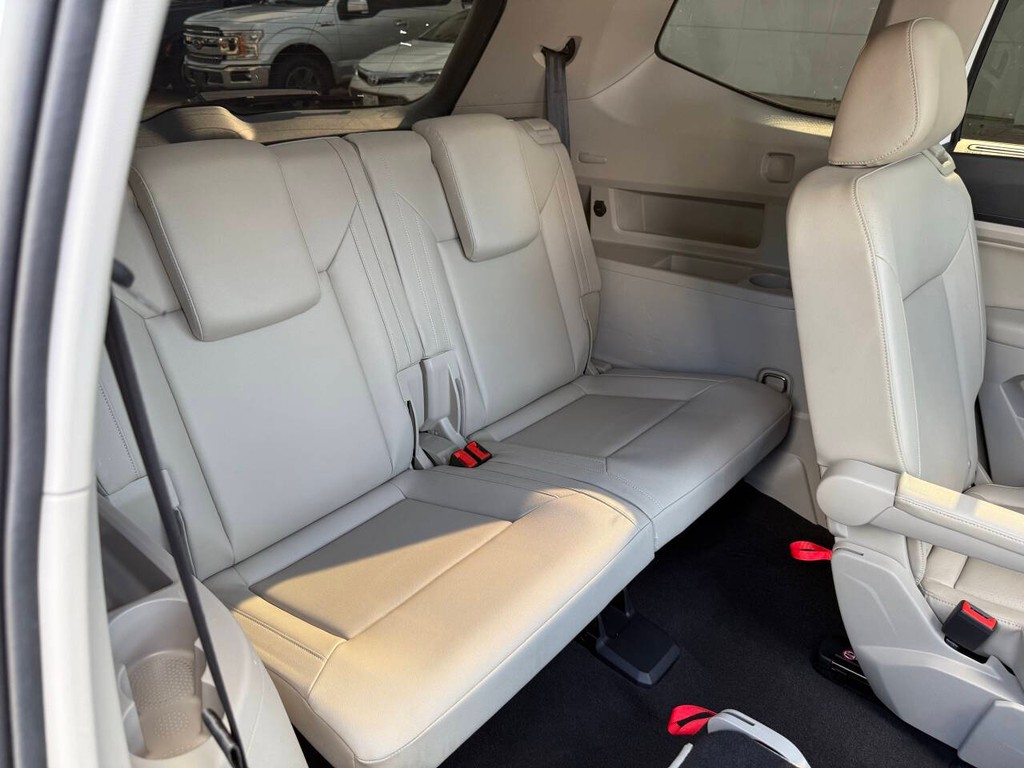 Volkswagen Atlas Vehicle Full-screen Gallery Image 17