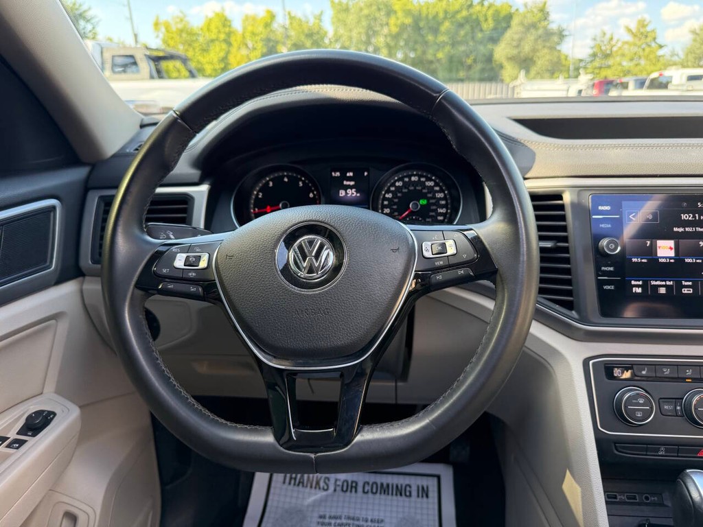 Volkswagen Atlas Vehicle Full-screen Gallery Image 24