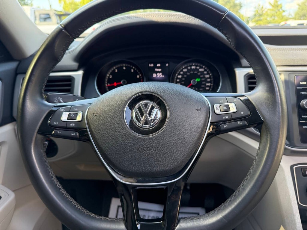 Volkswagen Atlas Vehicle Full-screen Gallery Image 25