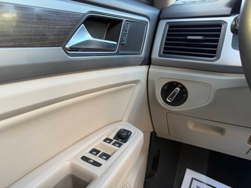 Volkswagen Atlas Vehicle Full-screen Gallery Image 31