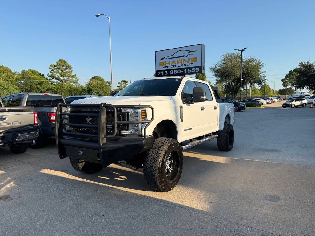 Ford Super Duty F-250 SRW Vehicle Full-screen Gallery Image 03