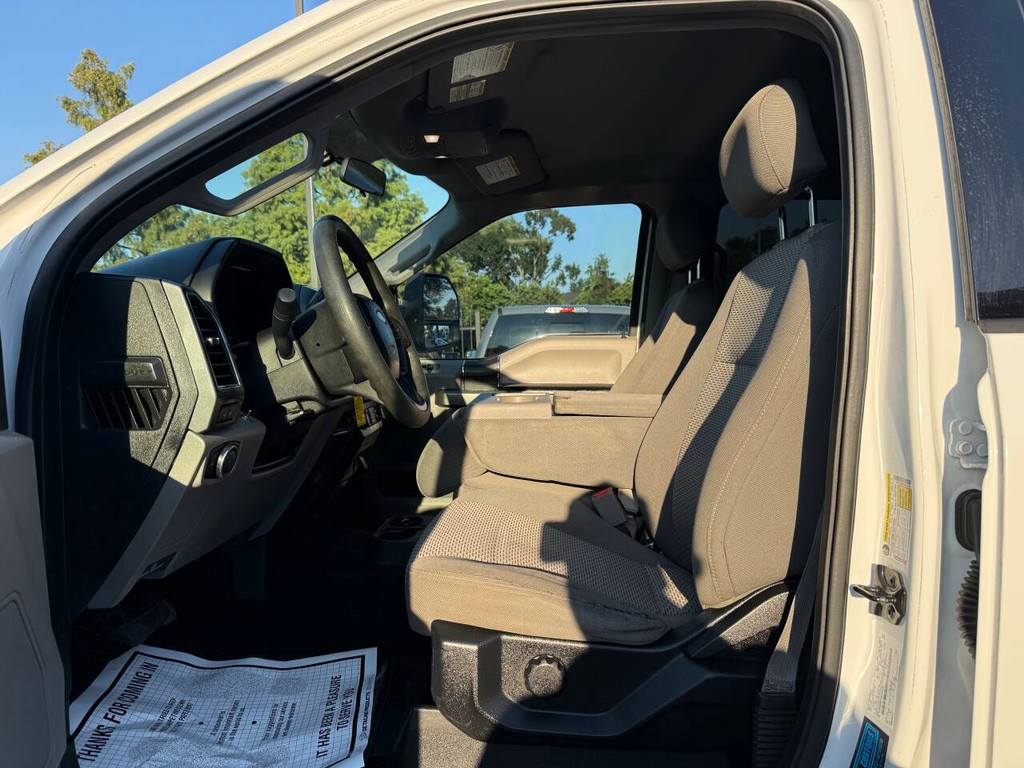 Ford Super Duty F-250 SRW Vehicle Full-screen Gallery Image 07