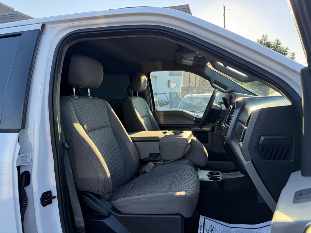 Ford Super Duty F-250 SRW Vehicle Full-screen Gallery Image 10