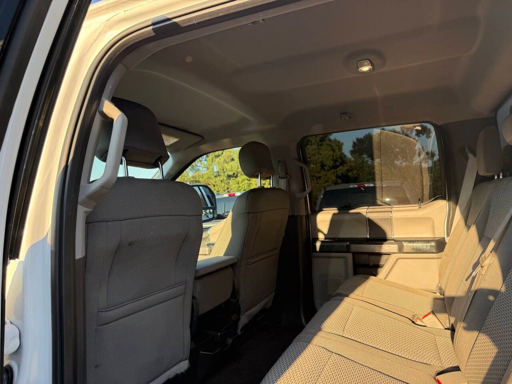 Ford Super Duty F-250 SRW Vehicle Full-screen Gallery Image 12