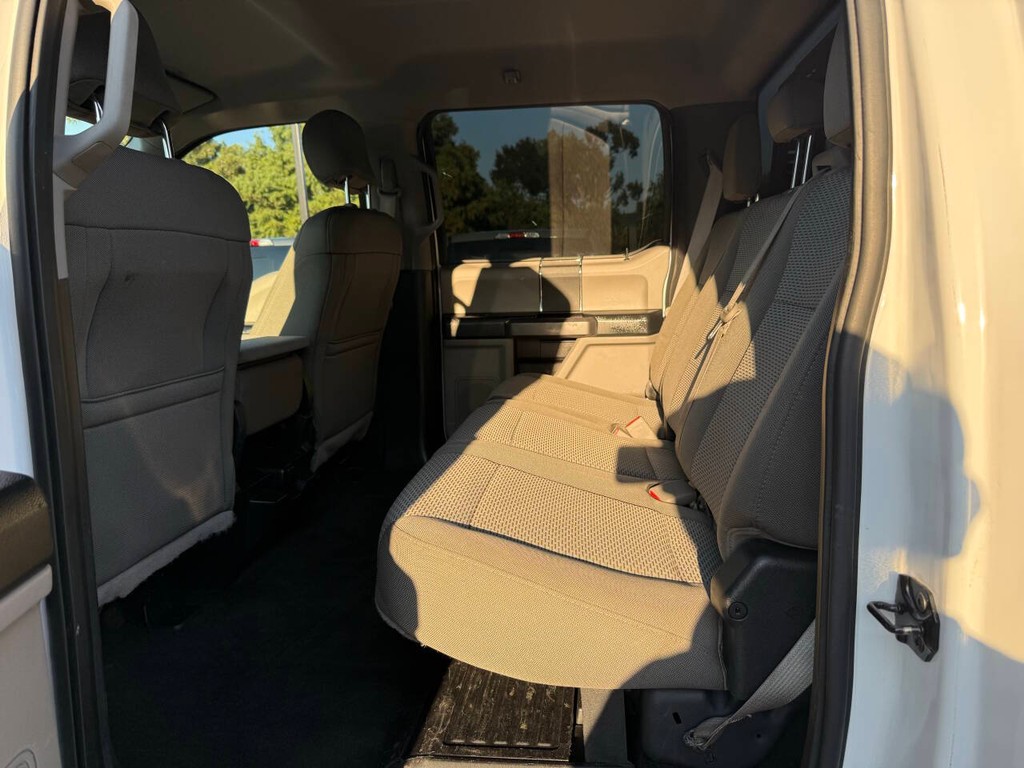 Ford Super Duty F-250 SRW Vehicle Full-screen Gallery Image 13