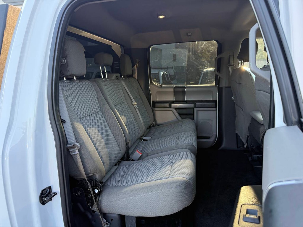 Ford Super Duty F-250 SRW Vehicle Full-screen Gallery Image 15
