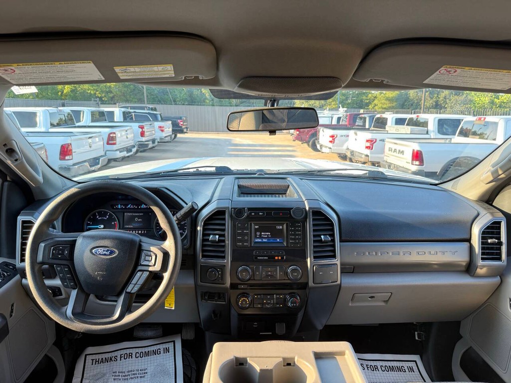 Ford Super Duty F-250 SRW Vehicle Full-screen Gallery Image 17