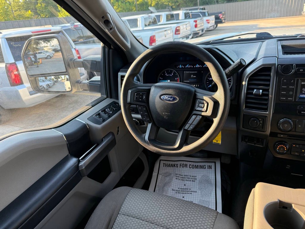 Ford Super Duty F-250 SRW Vehicle Full-screen Gallery Image 19