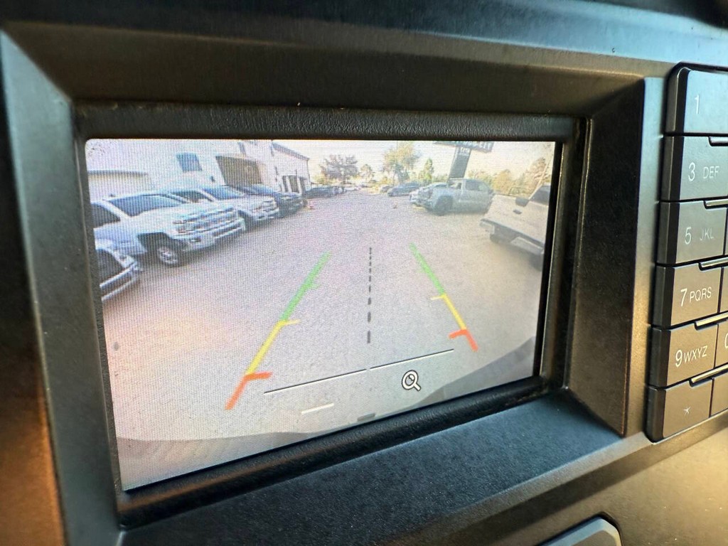 Ford Super Duty F-250 SRW Vehicle Full-screen Gallery Image 26