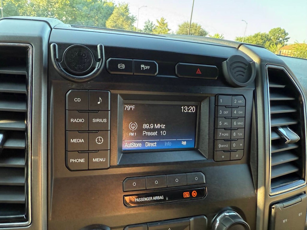 Ford Super Duty F-250 SRW Vehicle Full-screen Gallery Image 27