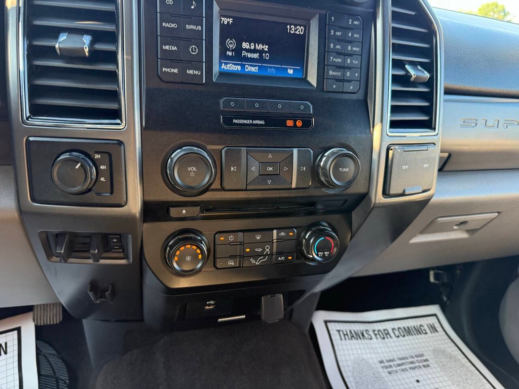 Ford Super Duty F-250 SRW Vehicle Full-screen Gallery Image 28