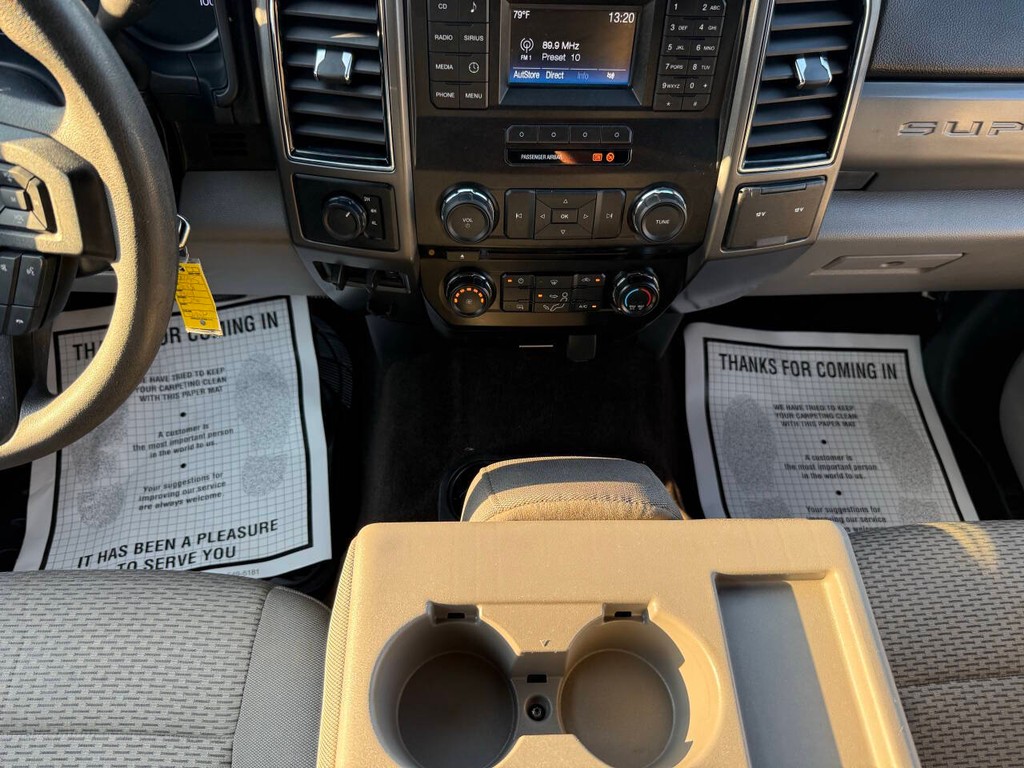 Ford Super Duty F-250 SRW Vehicle Full-screen Gallery Image 29