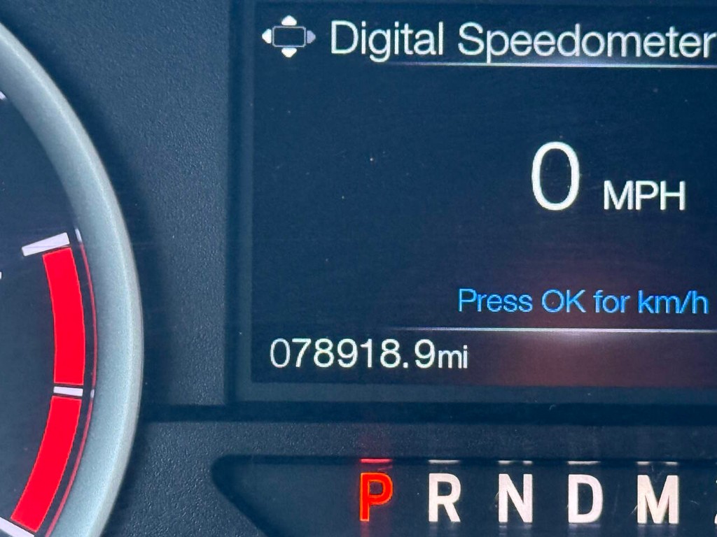 Ford Super Duty F-250 SRW Vehicle Full-screen Gallery Image 32