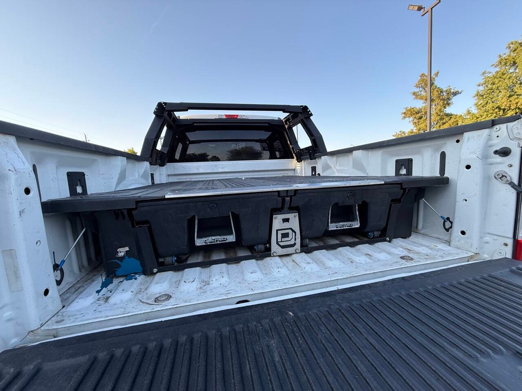 Ford Super Duty F-250 SRW Vehicle Full-screen Gallery Image 40