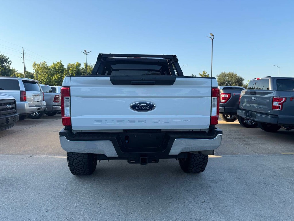 Ford Super Duty F-250 SRW Vehicle Full-screen Gallery Image 41