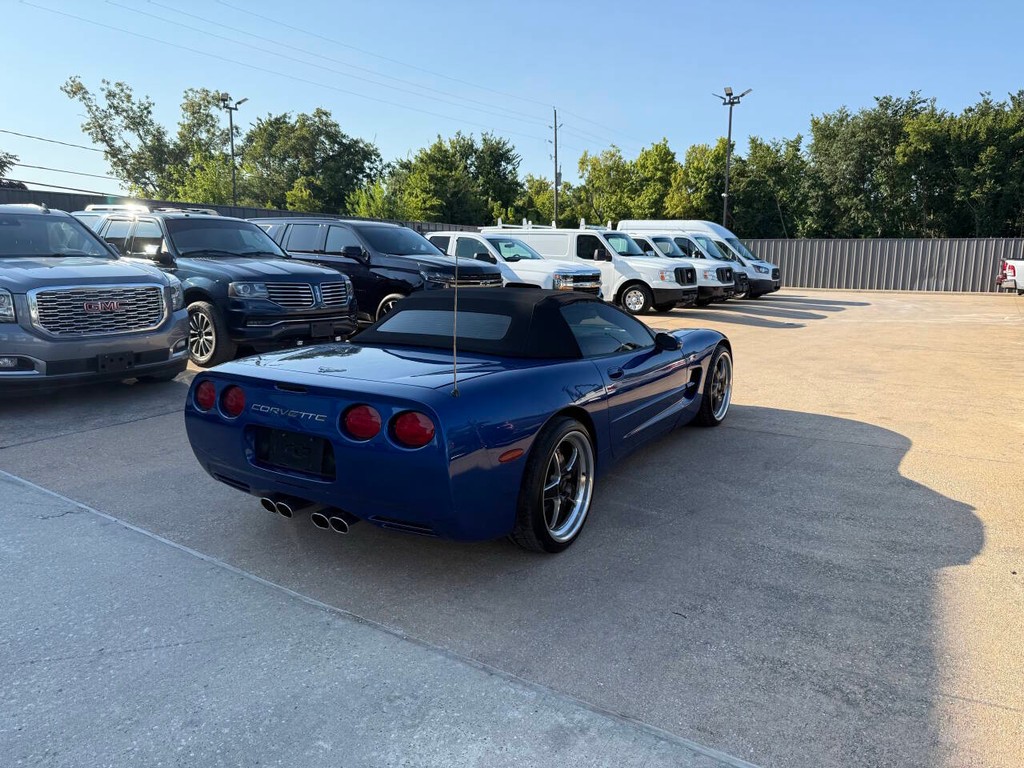 Chevrolet Corvette Vehicle Full-screen Gallery Image 06
