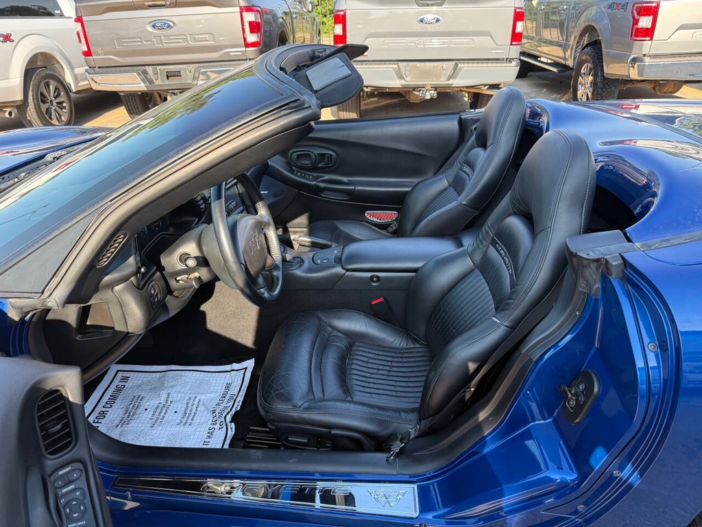 Chevrolet Corvette Vehicle Full-screen Gallery Image 11