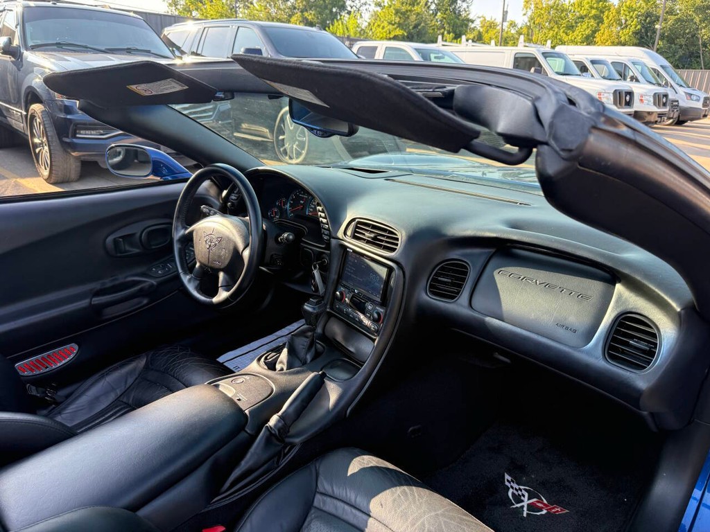 Chevrolet Corvette Vehicle Full-screen Gallery Image 13