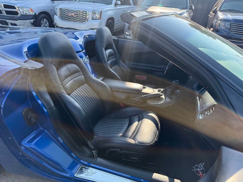 Chevrolet Corvette Vehicle Full-screen Gallery Image 14