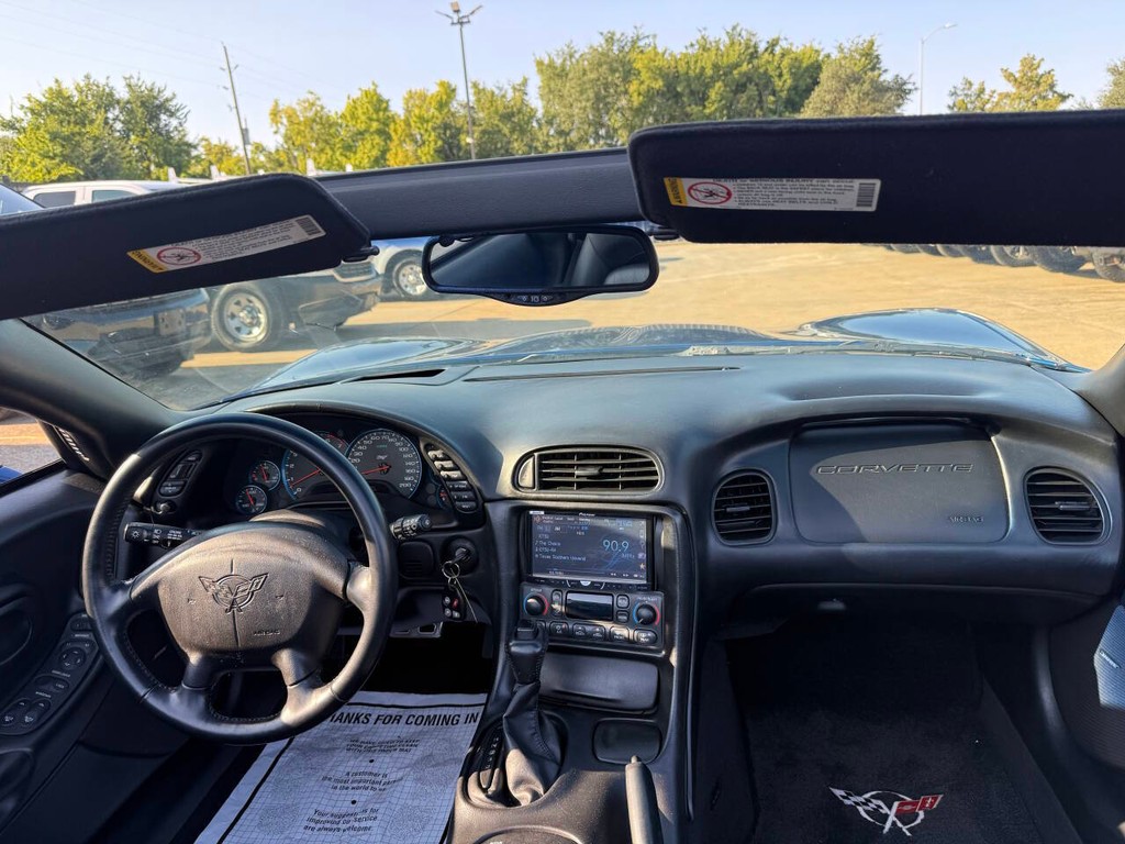 Chevrolet Corvette Vehicle Full-screen Gallery Image 16