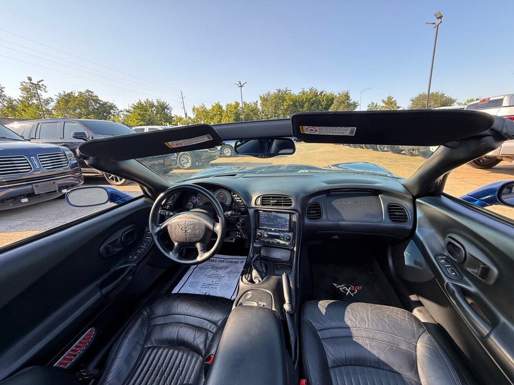 Chevrolet Corvette Vehicle Full-screen Gallery Image 17