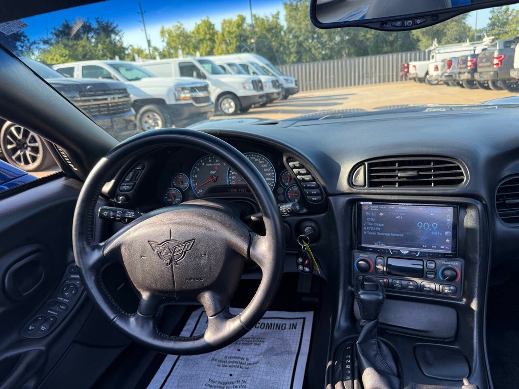 Chevrolet Corvette Vehicle Full-screen Gallery Image 18