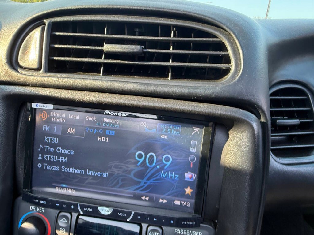 Chevrolet Corvette Vehicle Full-screen Gallery Image 20