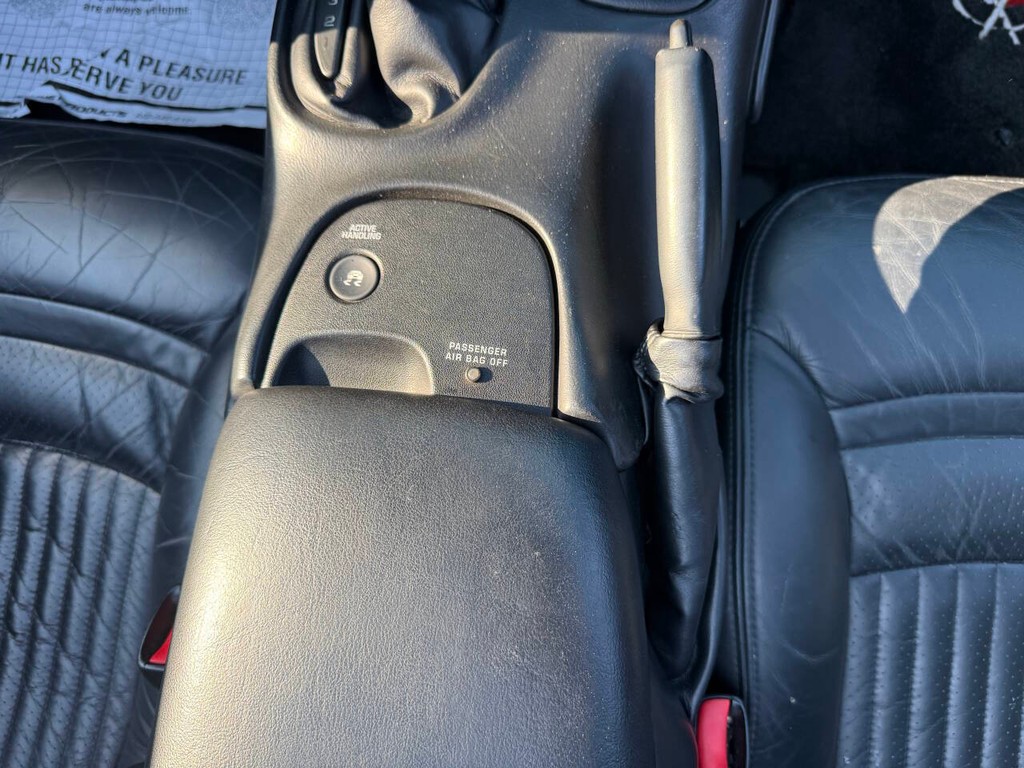 Chevrolet Corvette Vehicle Full-screen Gallery Image 21