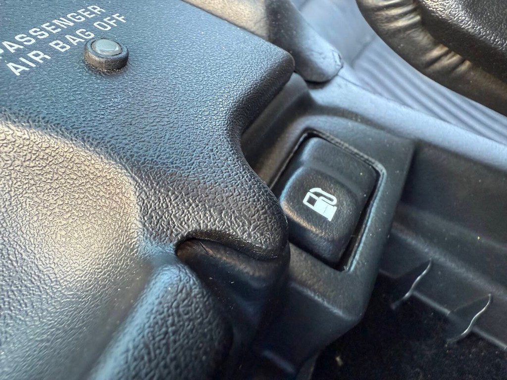 Chevrolet Corvette Vehicle Full-screen Gallery Image 22