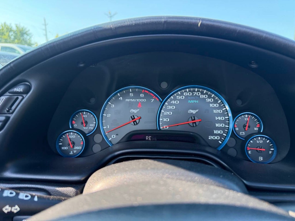 Chevrolet Corvette Vehicle Full-screen Gallery Image 25