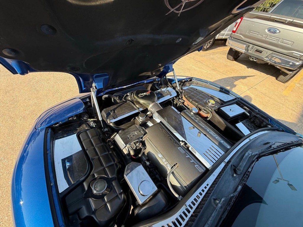 Chevrolet Corvette Vehicle Full-screen Gallery Image 28