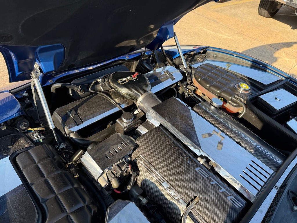 Chevrolet Corvette Vehicle Full-screen Gallery Image 29