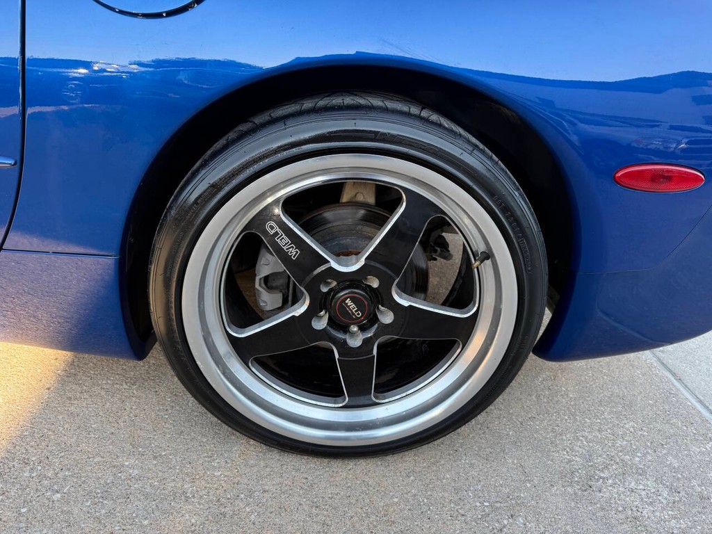 Chevrolet Corvette Vehicle Full-screen Gallery Image 30