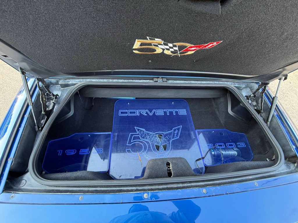 Chevrolet Corvette Vehicle Full-screen Gallery Image 31